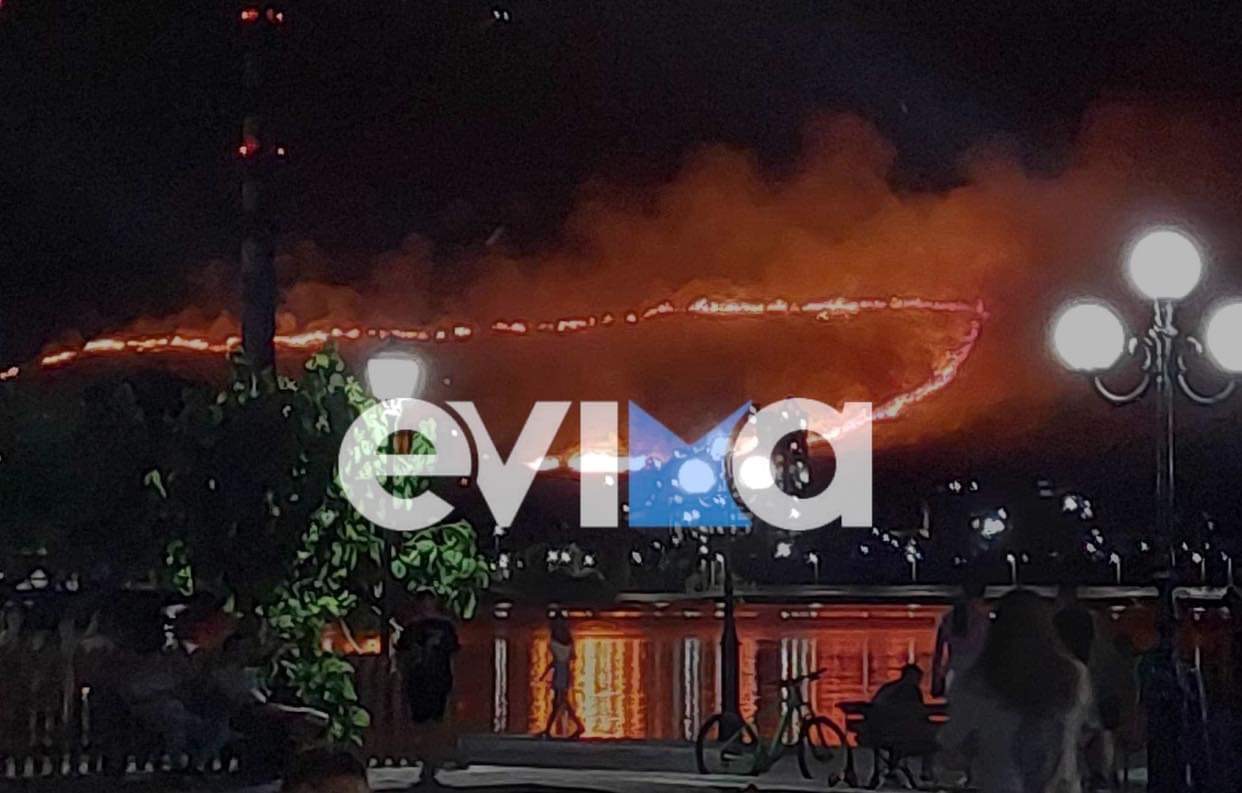 Φωτιά στην Εύβοια: Καρέ – καρέ η πύρινη κόλαση στο Αλιβέρι – «Δύσκολο βράδυ» λέει ο αντιδήμαρχος