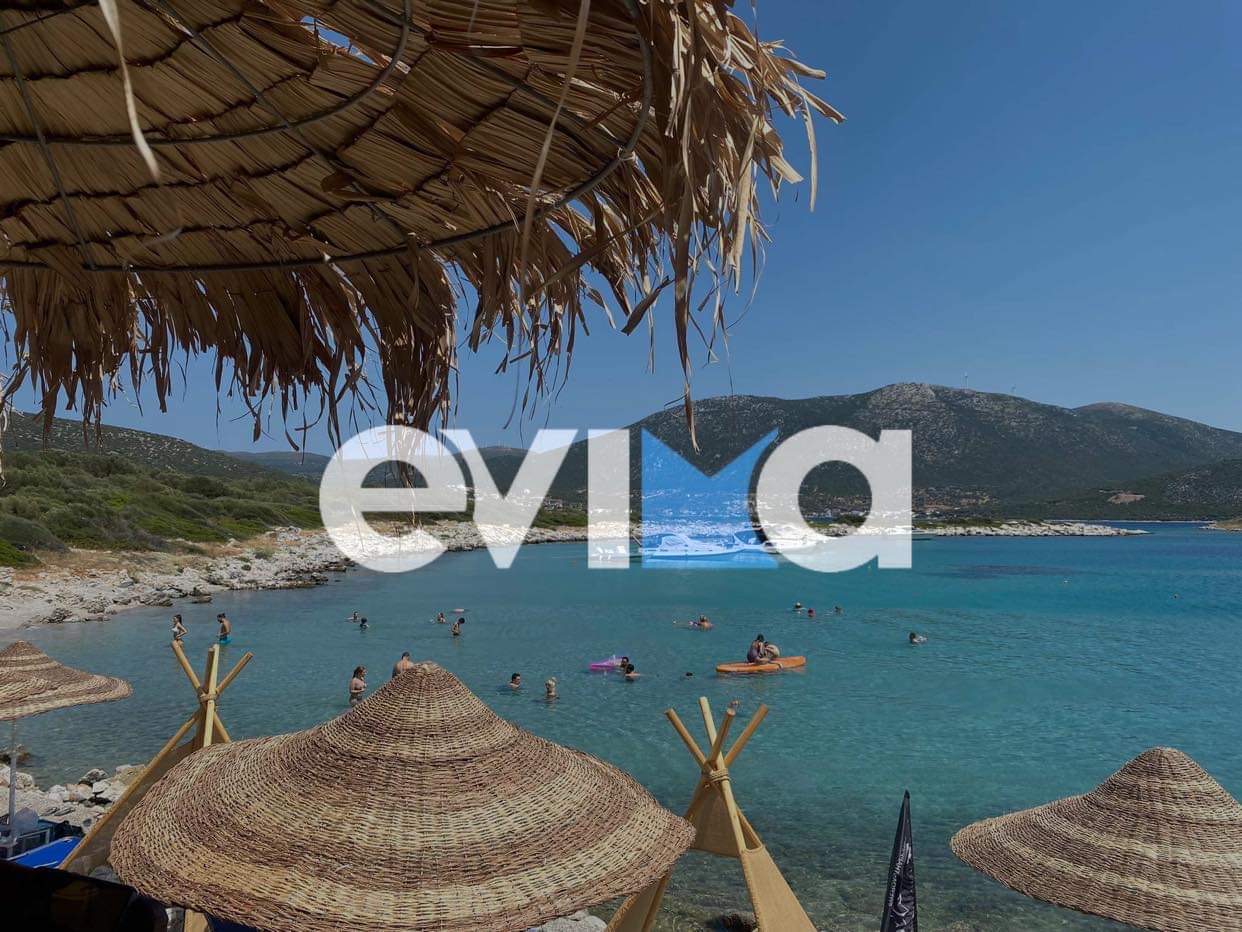 Καύσωνας Κλέων: «Πνίγεται» από κόσμο η Γαλάζια λίμνη της Εύβοιας