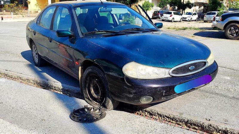 Εύβοια: Κι άλλο αυτοκίνητο στο χαντάκι της οδού Θερμοποτάμου Αιδηψού