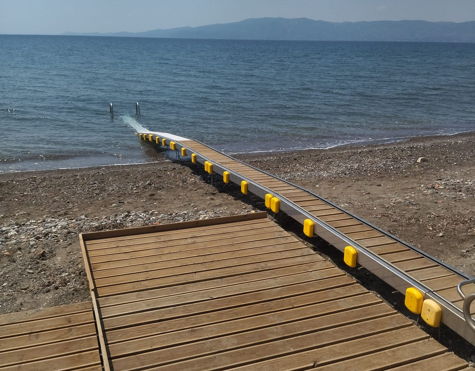 Εύβοια: Σε αυτή την παραλία μπήκαν νέες ράμπες ΑΜΕΑ
