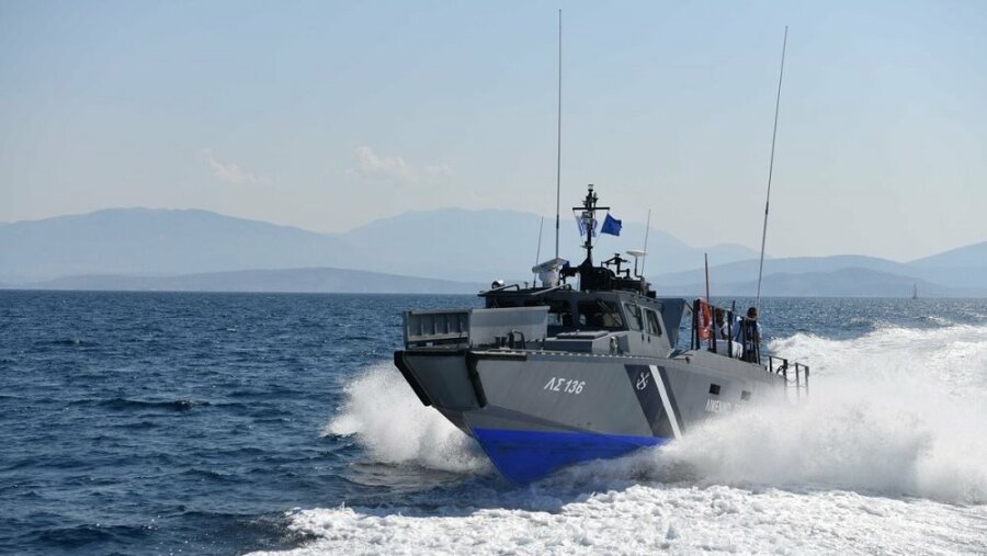 Εύβοια: SOS για ακυβέρνητο πλοίο με 33 άτομα στο στενό του Καφηρέα