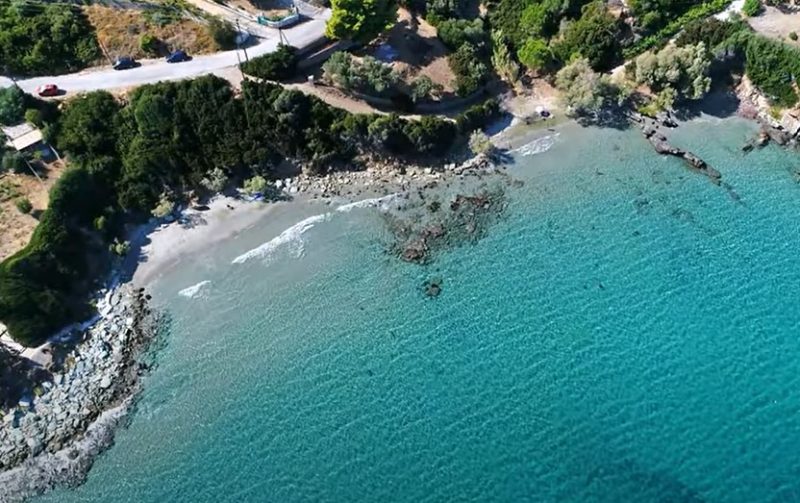 Eύβοια: Σε ποια περιοχή θα κολυμπήσετε σε μια τεράστια «φυσική πισίνα» με γαλαζοπράσινα νερά