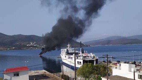Συναγερμός στην Εύβοια: Σκάφος έπιασε φωτιά και βυθίστηκε – Ένας τραυματίας