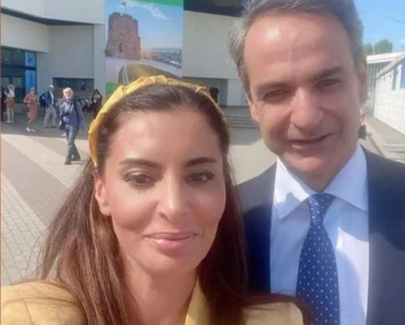 Πρώτα έκραζε και τώρα θαυμάζει: Selfie με τον Μητσοτάκη έβγαλε η Τουρκάλα δημοσιογράφος που πέρυσι καλούσε σε τουριστικό μποϊκοτάζ της Ελλάδας