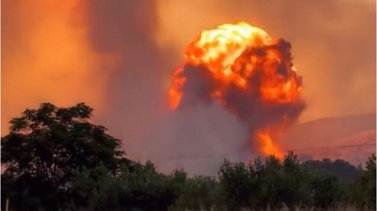 Φωτιά στη Νέα Αγχίαλο: Εκτενή ρεπορτάζ των τουρκικών ΜΜΕ για τις εκρήξεις στην αποθήκη πυρομαχικών