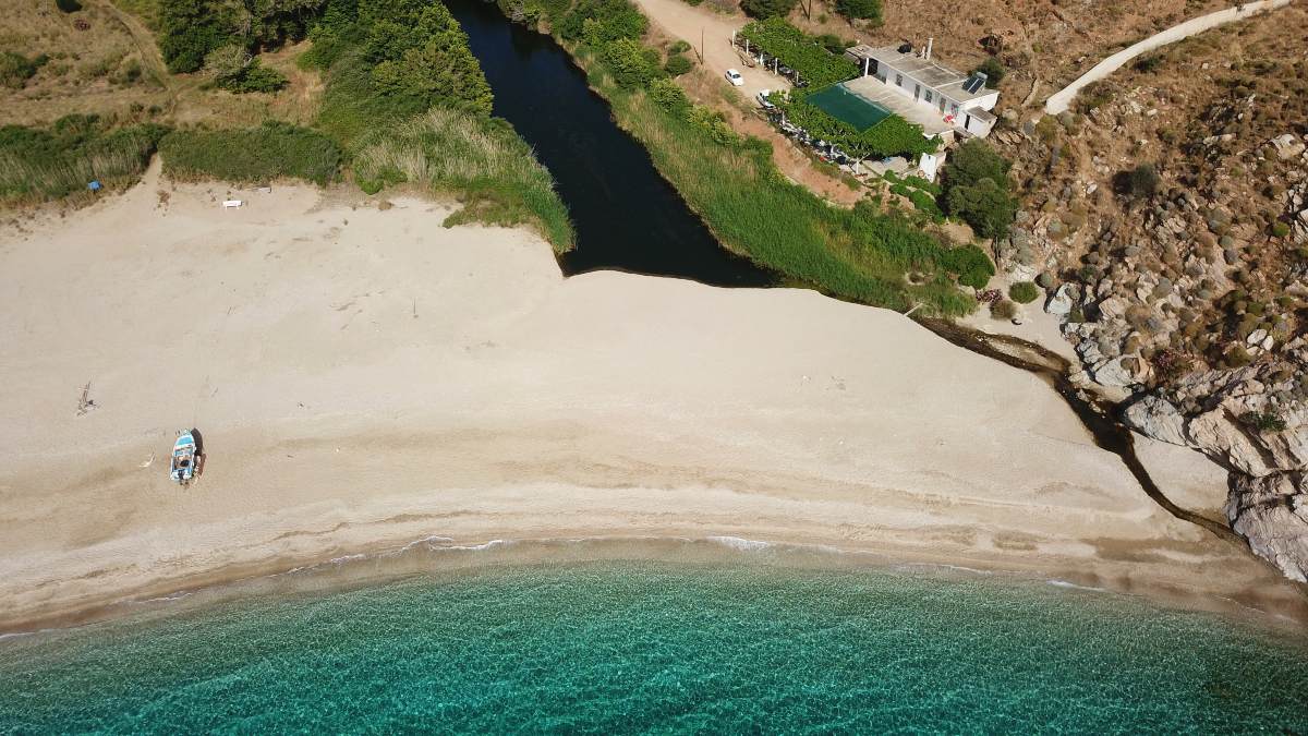 Σχεδόν κανείς δεν ξέρει αυτή την εξωτική παραλία της Εύβοιας