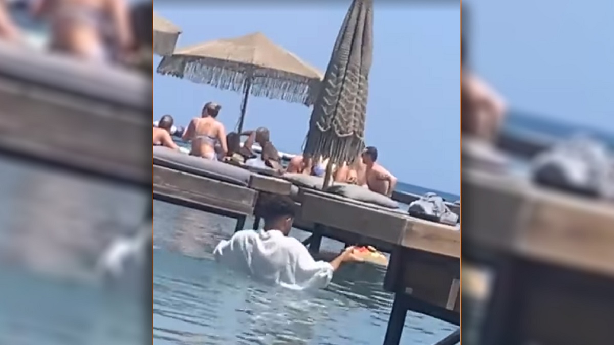 Σερβιτόρος σε beach bar παραδίδει παραγγελία σχεδόν… κολυμπώντας – Παρέμβαση Γεωργιάδη