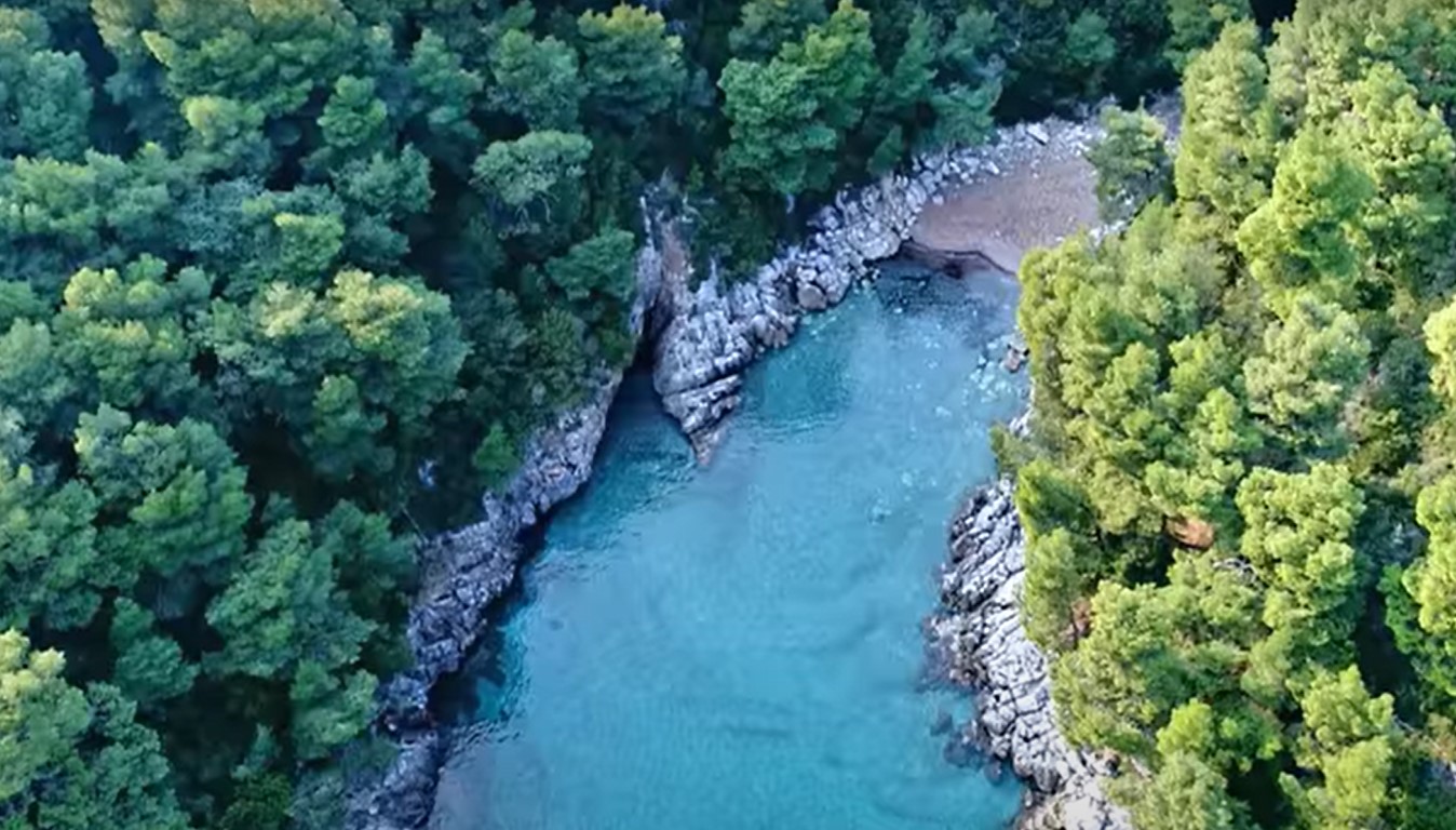 Γαλαζοπράσινο όνειρο: Πετάμε πάνω από τα μυστικά Σεϊτάν Λιμάνια της Εύβοιας