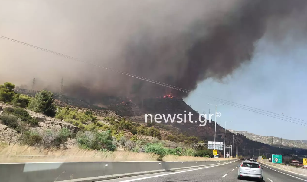 Φωτιά στο Λουτράκι: Κλείνει η Εθνική Οδός