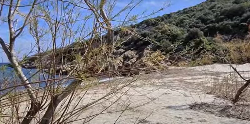 Μάγειρας: Η παραλία «κρυμμένος παράδεισος» στην Εύβοια- Δείτε βίντεο