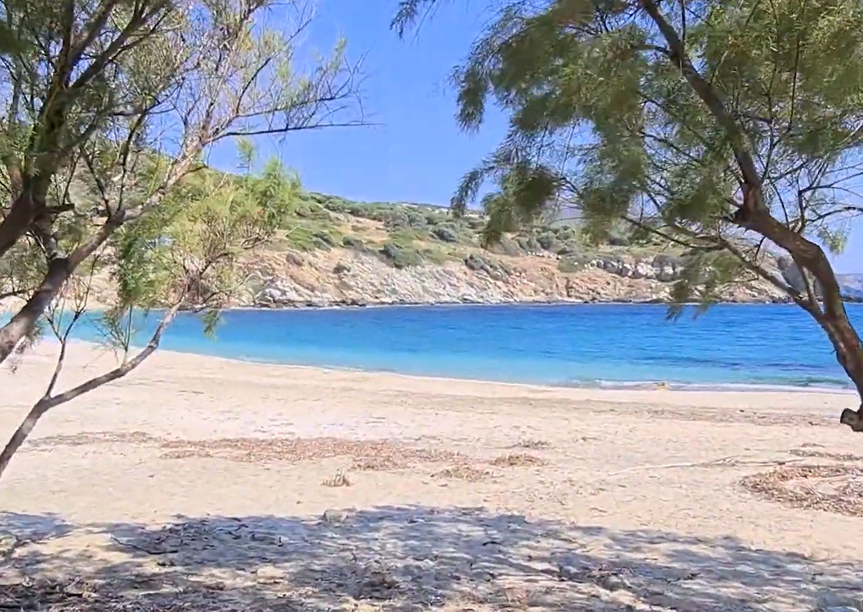 Εύβοια: Η μαγευτική παραλία που μοιάζει με φυσική πισίνα (video)