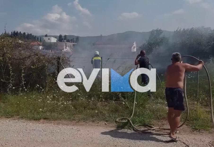 Φωτιά δίπλα σε σπίτια στη Βόρεια Εύβοια