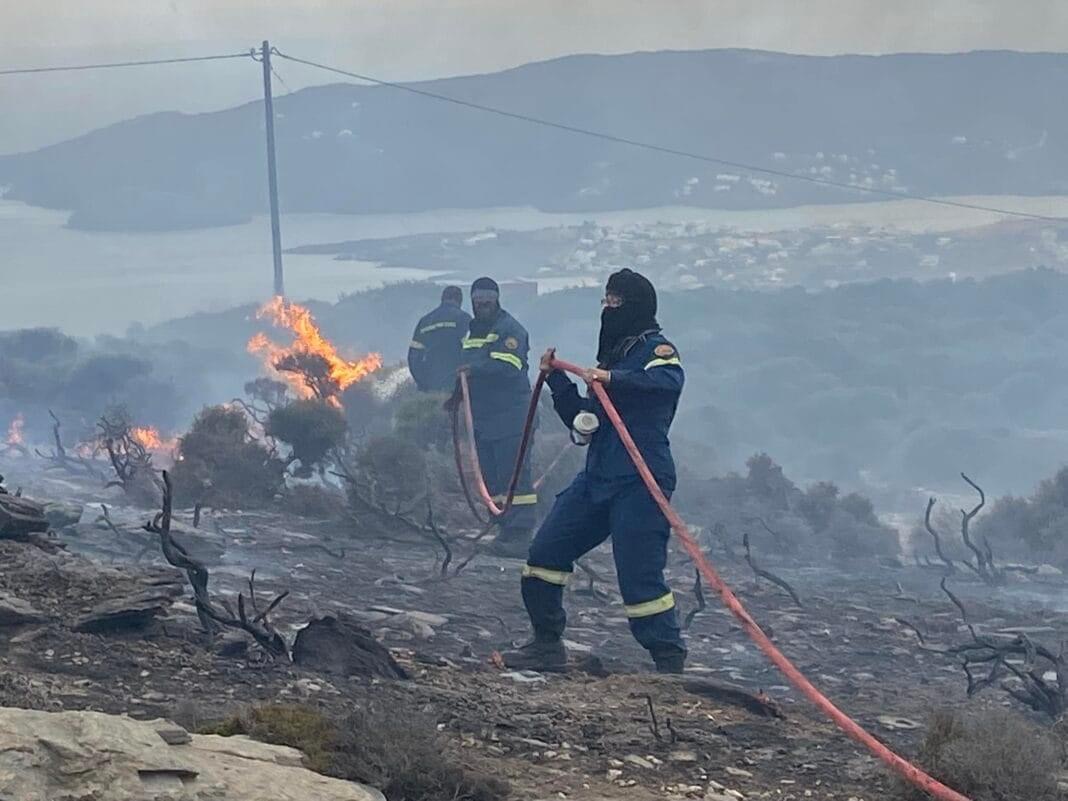 Φωτιές στην Ελλάδα: Συνεχίζεται η μάχη στην Άνδρο
