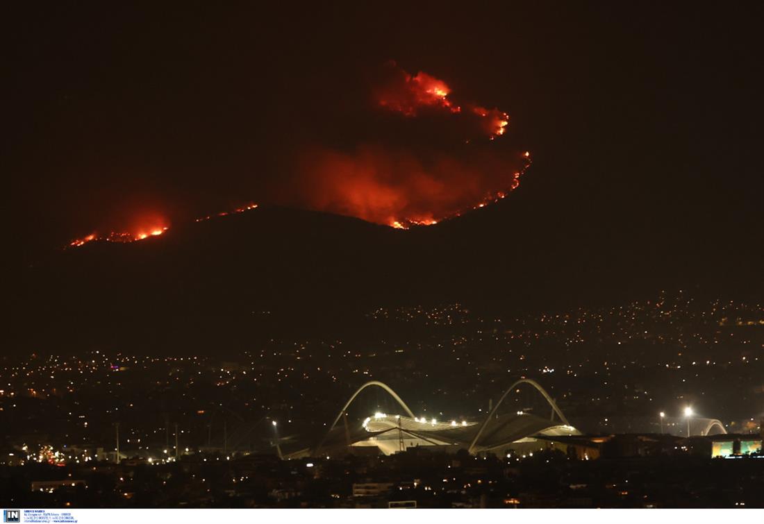 Φωτιές σε Πάρνηθα – Ασπρόπυργο: «Πύρινη κόλαση» και νύχτα αγωνίας (εικόνες)