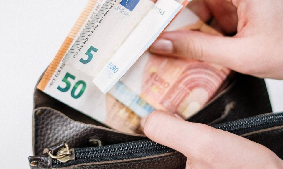 ΔΥΠΑ: Παράταση για το επίδομα των 400 ευρώ