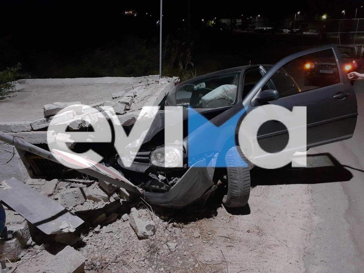 Τροχαίο στην Εύβοια: Αυτοκίνητο γκρέμισε τοίχο και μπήκε μέσα