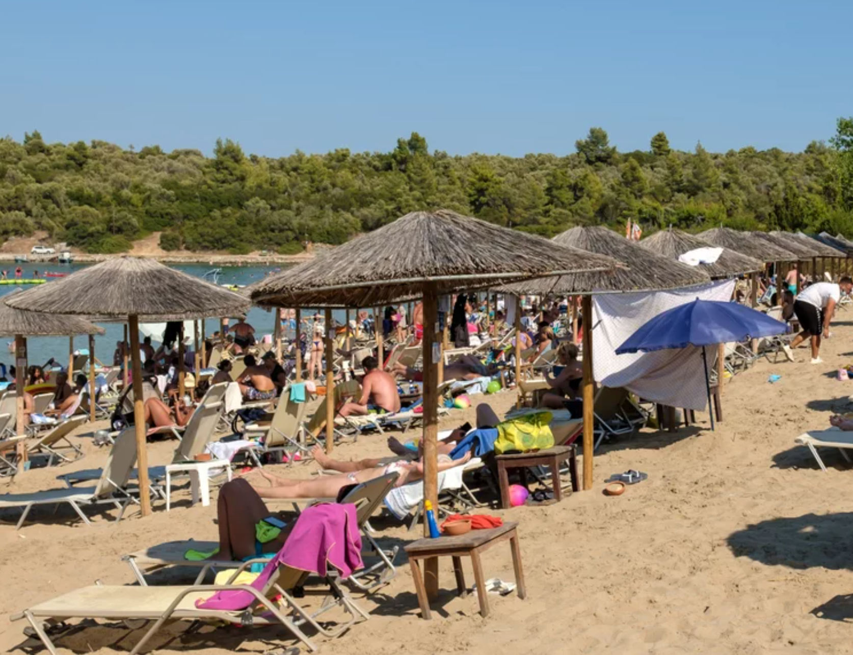 Καταγγελία για beach bar: «Μας απαγόρευσαν να ταΐσουμε τα μωρά με δικό μας φαγητό»