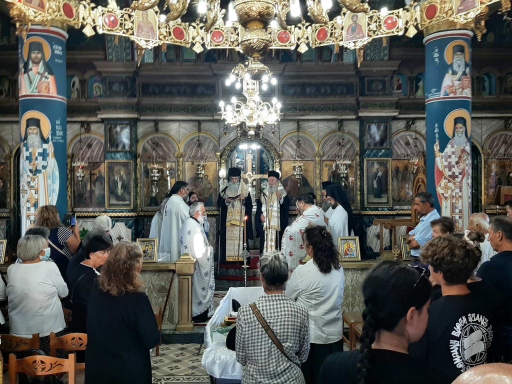 Εύβοια: Η Αμάρυνθος αποχαιρέτησε τον ιερέα της