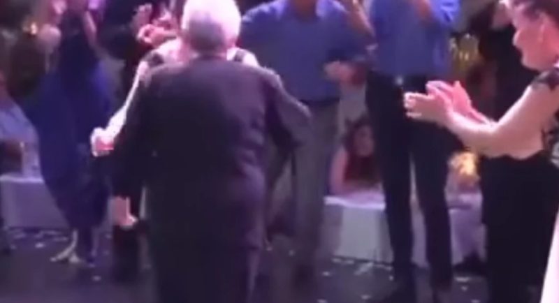 Εντυπωσιάζει η 96χρονη που χορεύει μαλεβιζιώτικο- Δείτε βίντεο