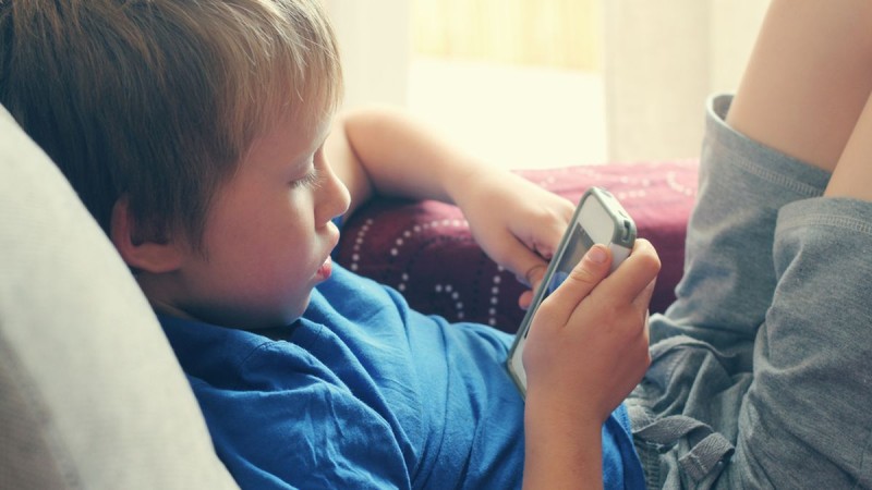 «Κόβεται» το ίντερνετ το βράδυ στους ανήλικους – Που και πότε θα εφαρμοστεί το μέτρο