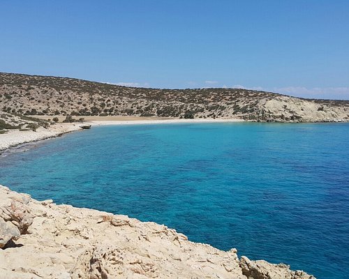 Σάτυρος τουρίστας κυκλοφορούσε γυμνός και αυνανιζόταν μπροστά σε νεαρές κοπέλες – Επιτέθηκε σε αστυνομικούς