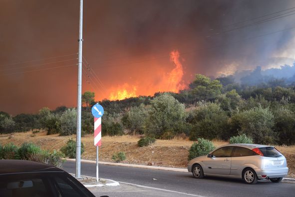 Φωτιές στην Ελλάδα: : Τεράστια μάχη σε Πάρνηθα και Αλεξανδρούπολη, η κατάσταση με τη φωτιά σε όλα τα «μέτωπα»
