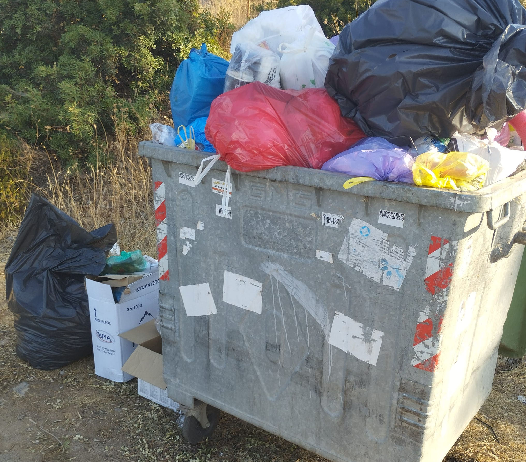 Εύβοια: Άφαντα τα απορριμματοφόρα τον Αύγουστο – Βουνά τα σκουπίδια