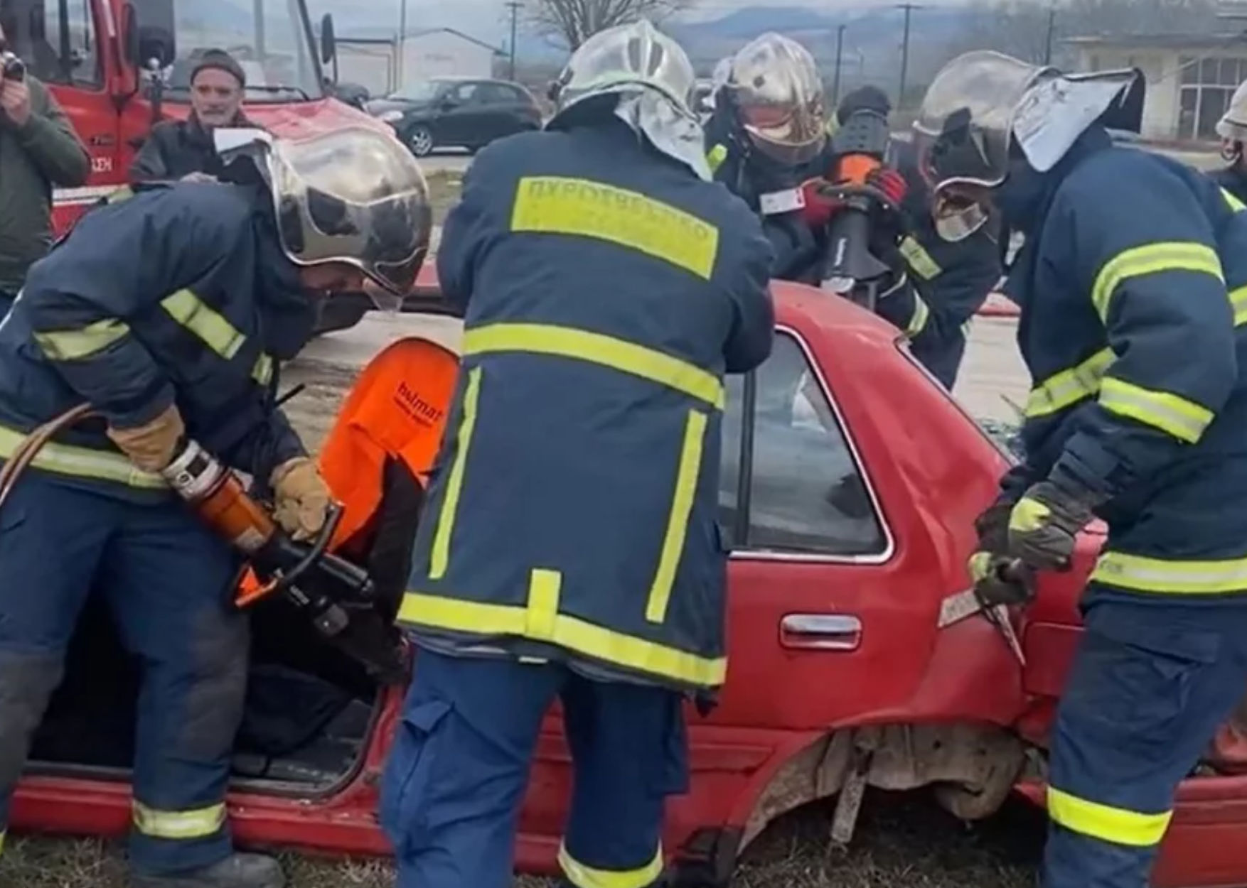 Σοβαρό τροχαίο ατύχημα με εγκλωβισμό επιβάτιδας