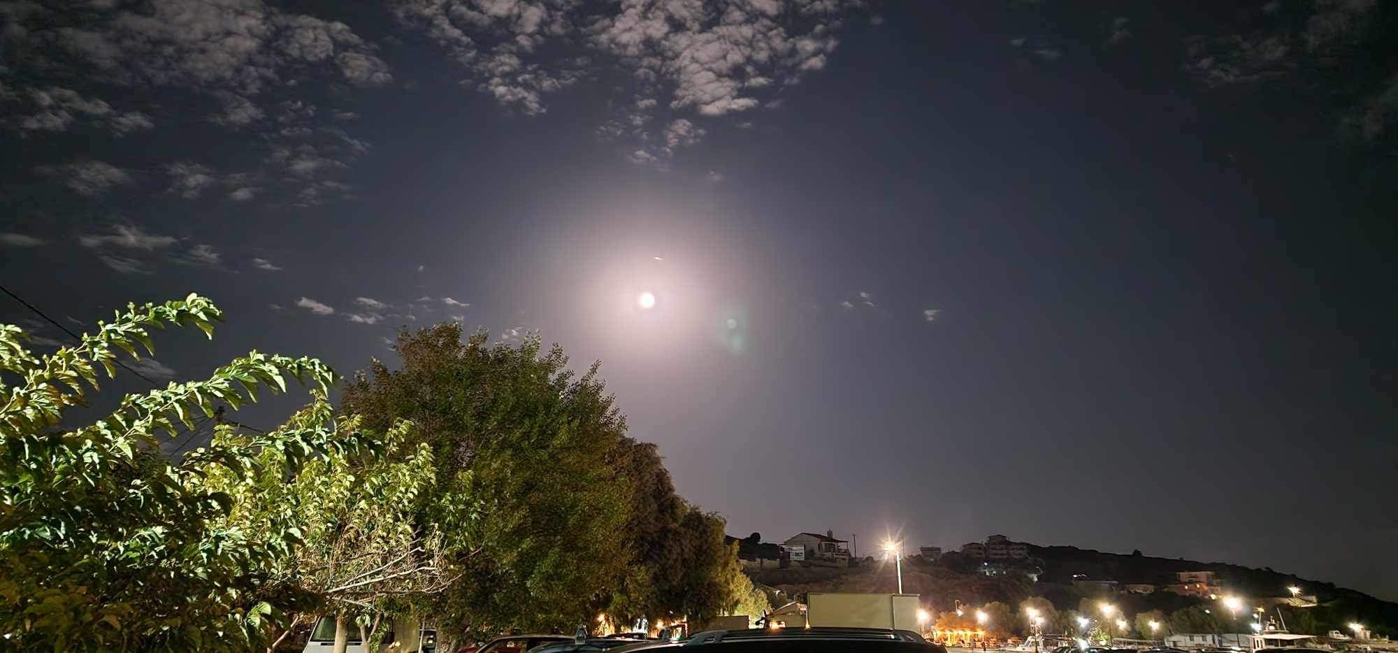 «Φεγγάρι του θερισμού»: Μαγεύει η τελευταία πανσέληνος στην Εύβοια (pics)