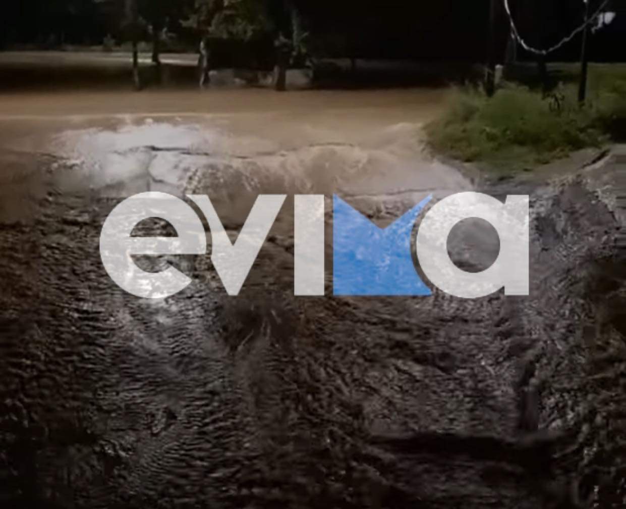 Κακοκαιρία «Elias»: Δεκάδες εγκλωβισμένοι στην Εύβοια, πλημμύρισαν επιχειρήσεις