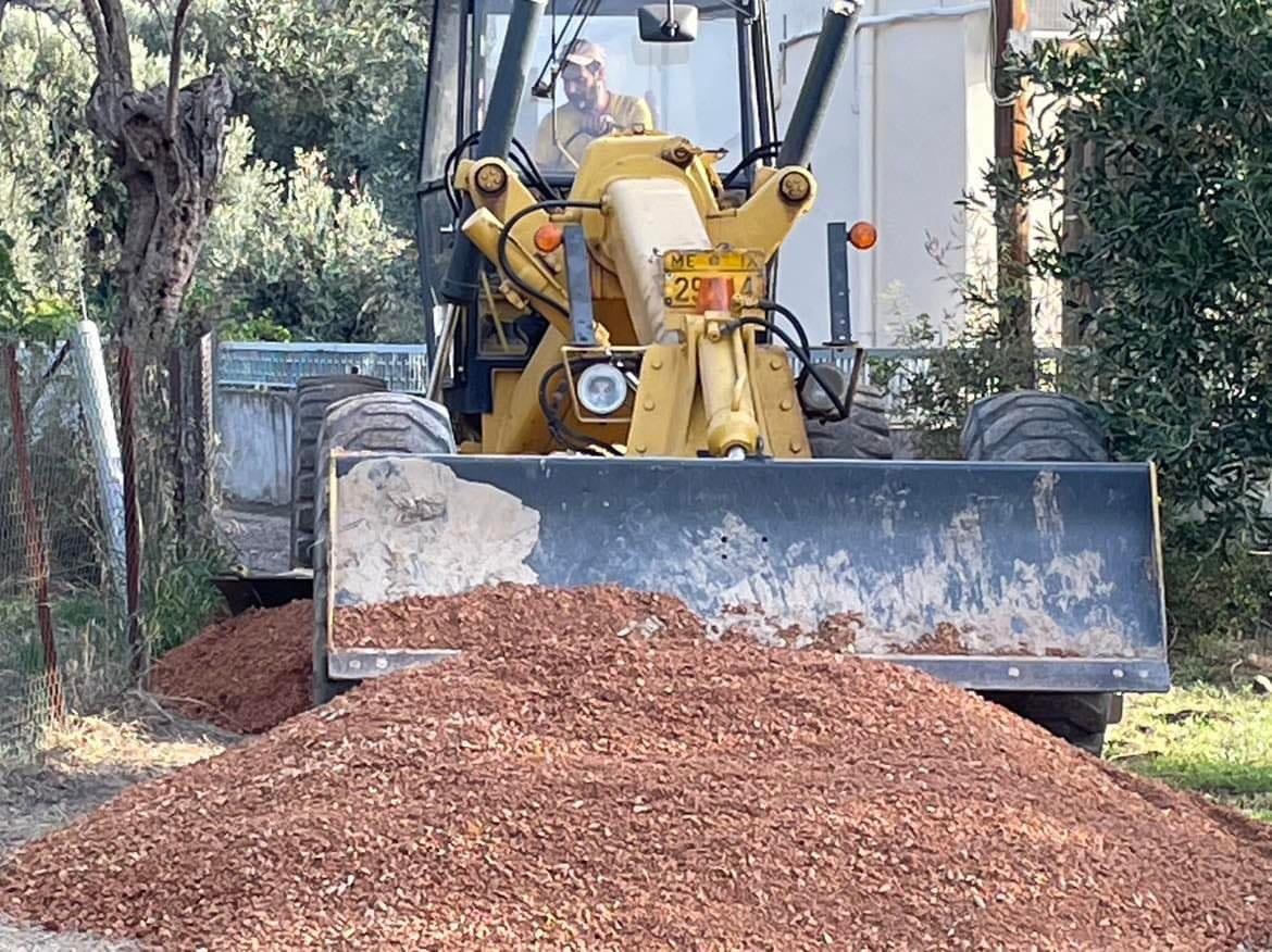 Αυτός ο οικισμός στην Εύβοια είχε χρόνια να ασφαλτοστρωθεί και τώρα γίνεται……. «κούκλα»