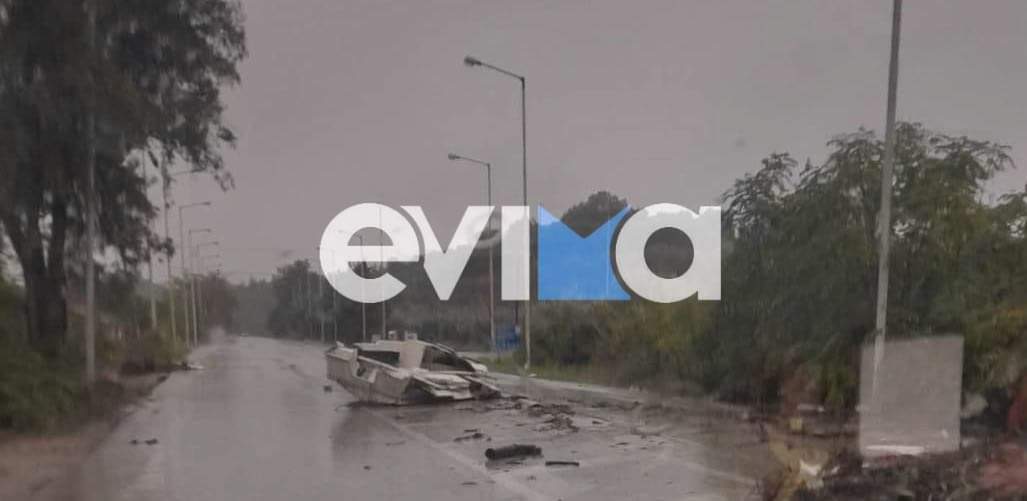 Κακοκαιρία στην Εύβοια: Ο «Elias» έφερε βάρκες στους δρόμους