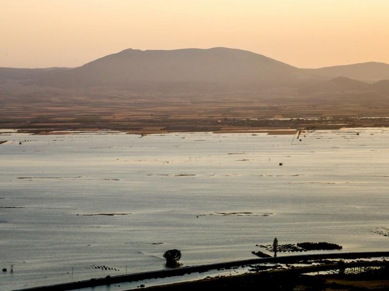 Αγνοείται ψαράς στη λίμνη Κάρλα, συναγερμός στις αρχές