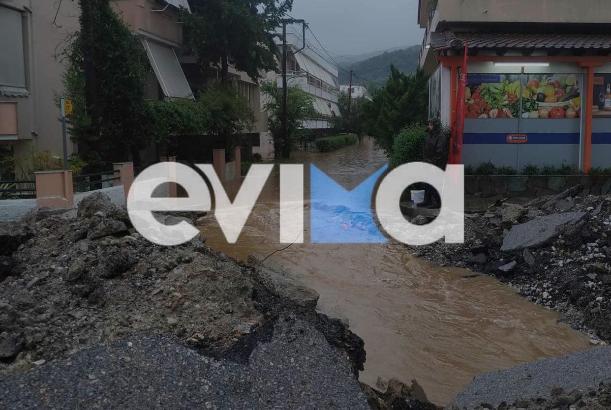 Βιβλική καταστρoφή στην Εύβοια: Έκοψαν δρόμους στα δύο για να σωθούν