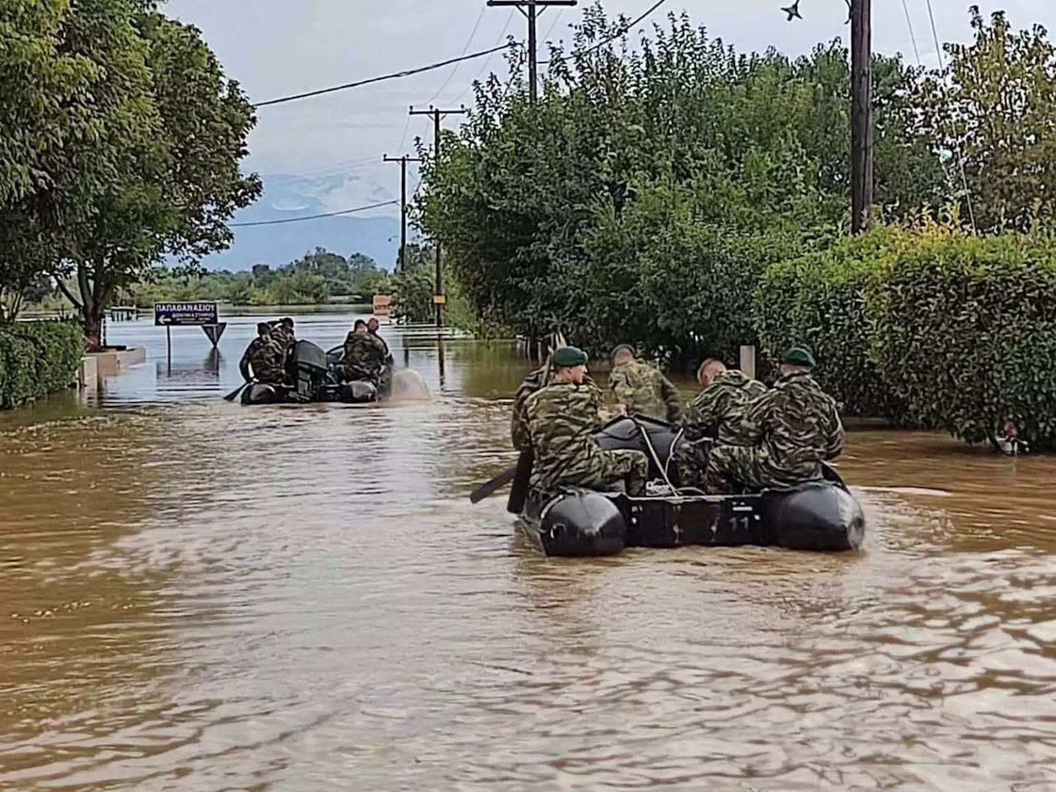 Πεζοναύτες, ελικόπτερα και φρεγάτες στη Θεσσαλία για την επερχόμενη κακοκαιρία