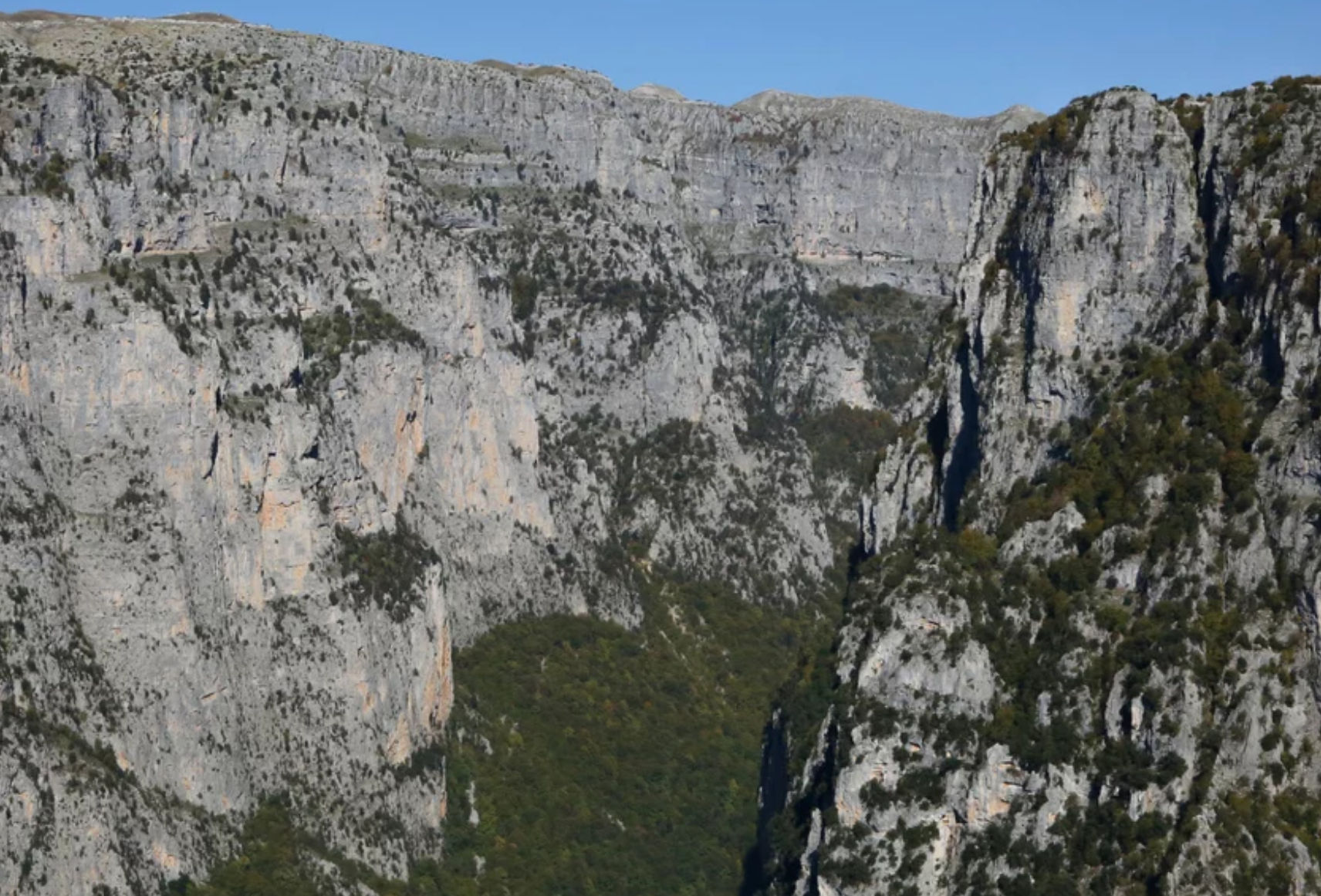 Κίνδυνος από καταπτώσεις βράχων σε φαράγγι – Δείτε πού βρίσκεται