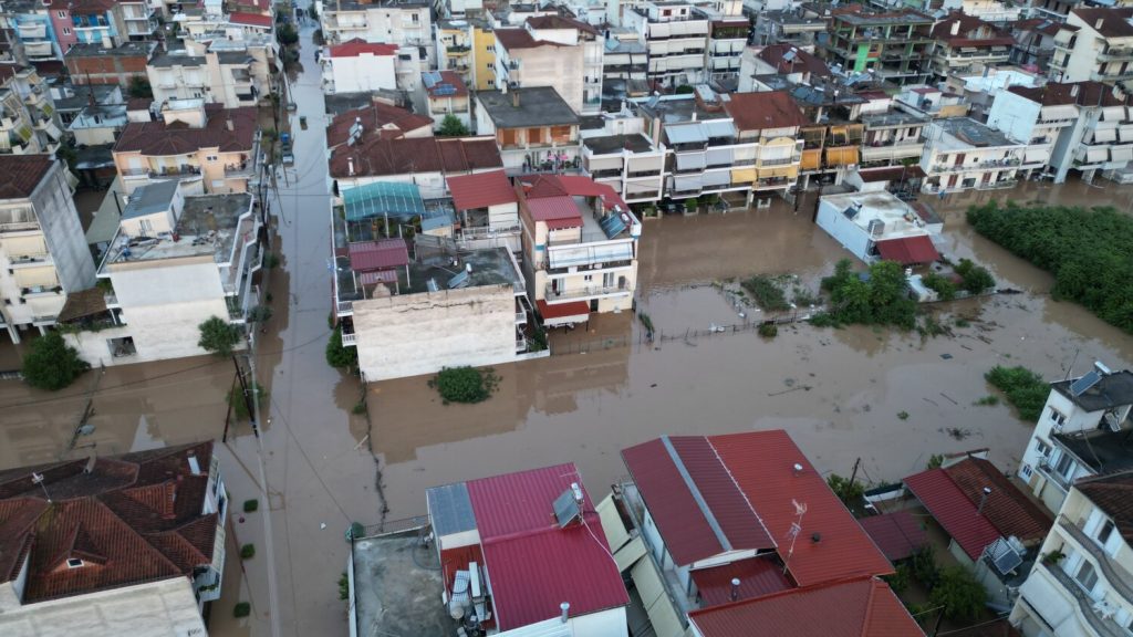 Συναγερμός στη Λάρισα: Υπερχείλισε ο Πηνειός, εκκενώνονται τρία χωριά