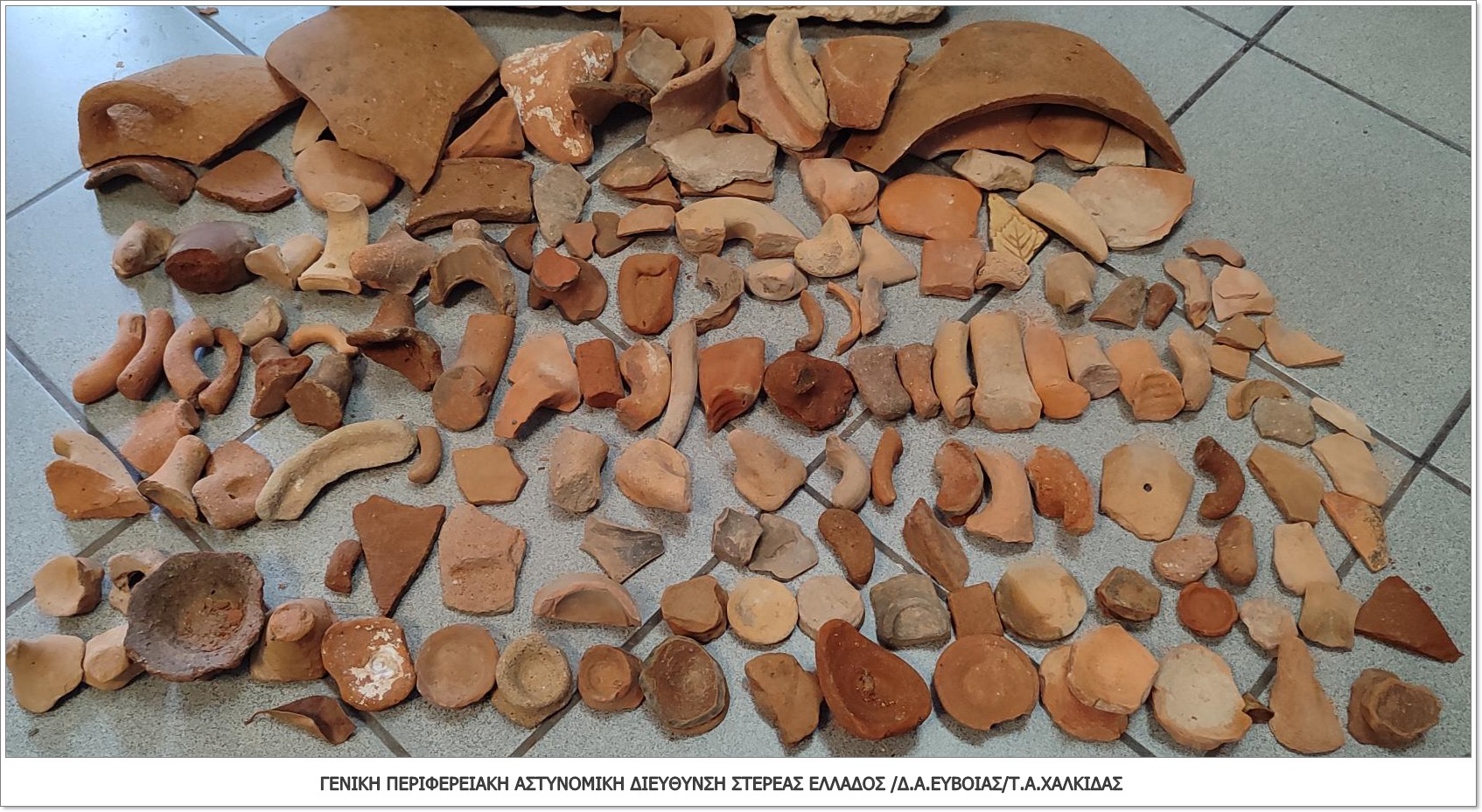 Εύβοια: Έκλεψε αρχαία και τα έκρυψε στην αυλή του σπιτιού του (pics)