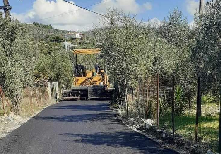 Συνεχίζονται τα έργα ασφαλτόστρωσης στην Εύβοια