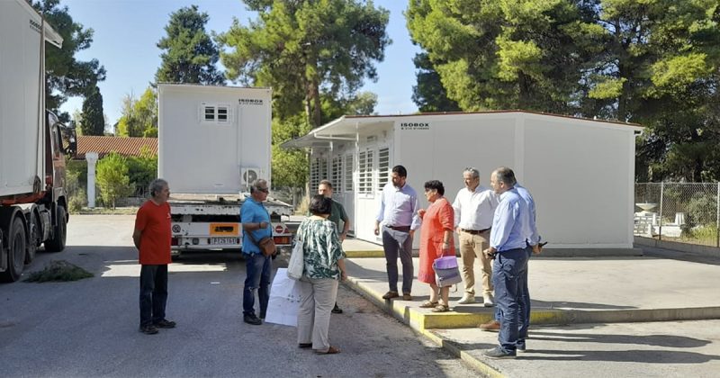 Εύβοια: Ξεκίνησε η παραλαβή και εγκατάσταση αιθουσών του ΕΕΕΕΚ Χαλκίδας