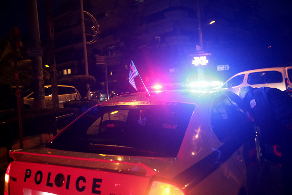 Εύβοια: Πανικό προκάλεσε τζιπ με τρελή πορεία – Παρέσυρε σταθμευμένα αμάξια