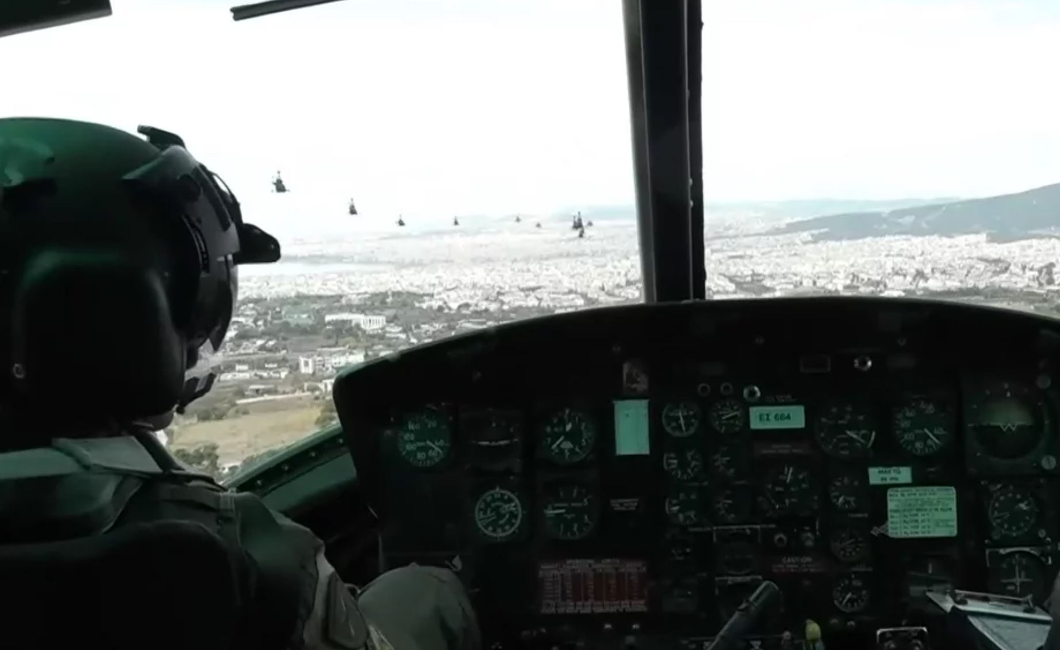 Εντυπωσιακό βίντεο από την πτήση του θρυλικού Spitfire και ενός F-16 στην παρέλαση