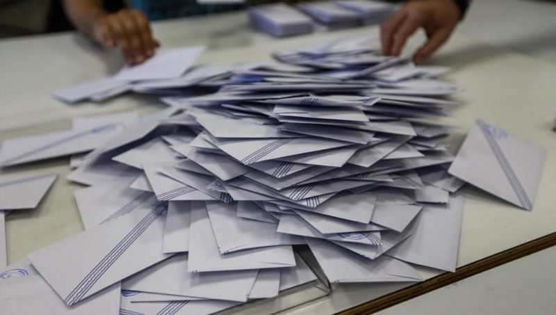 Δημοτικές εκλογές: Τα θρίλερ και οι μεγάλες ανατροπές – Σε 16 δήμους της Αττικής οι δεύτεροι βγήκαν πρώτοι