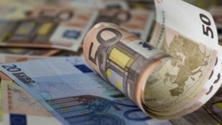 «Νταντάδες της γειτονιάς»: Οι προϋποθέσεις για voucher έως και 500 ευρώ
