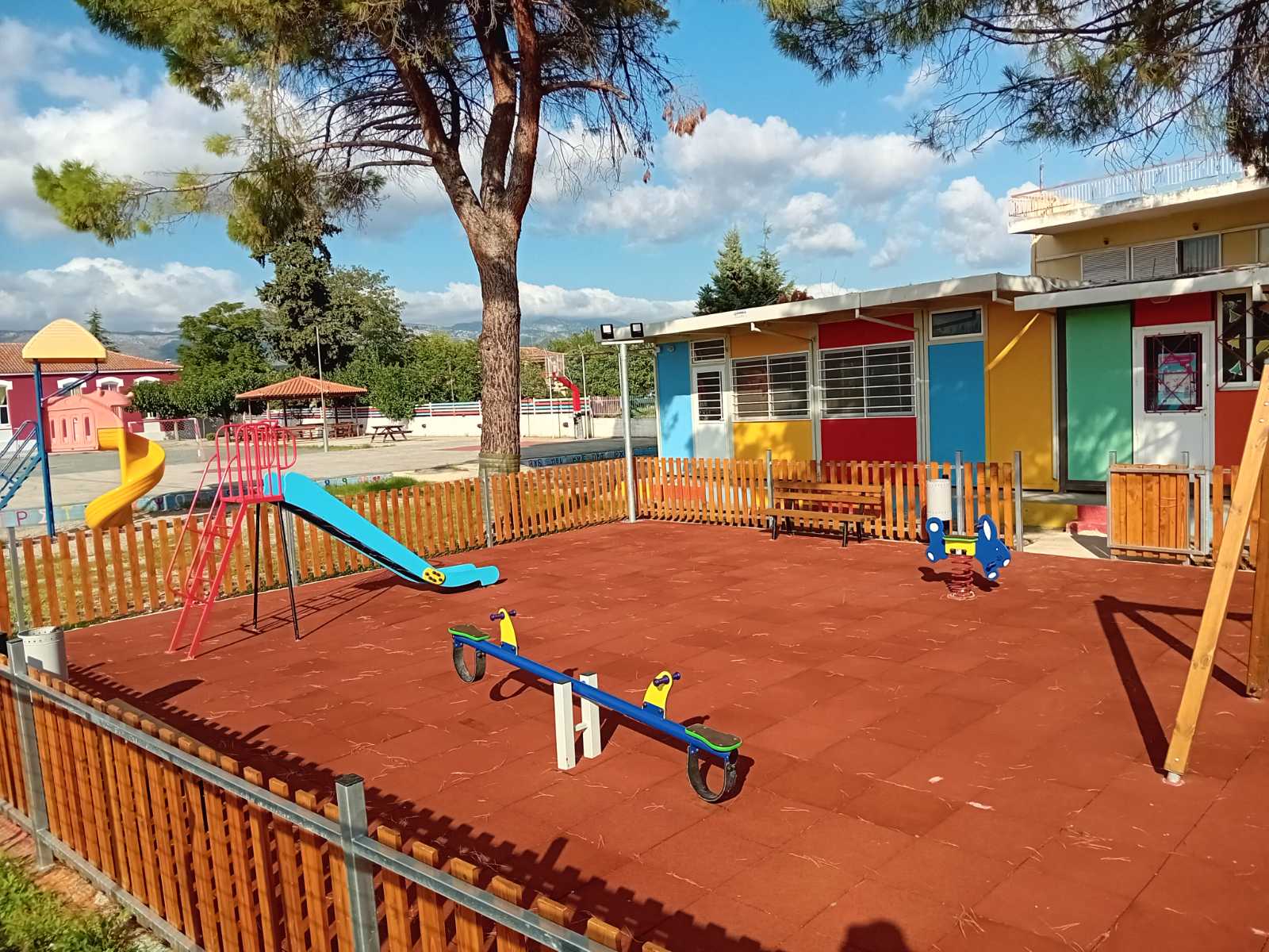 Εύβοια: Σε ποιο σχολείο παραδόθηκε νέα παιδική χαρά