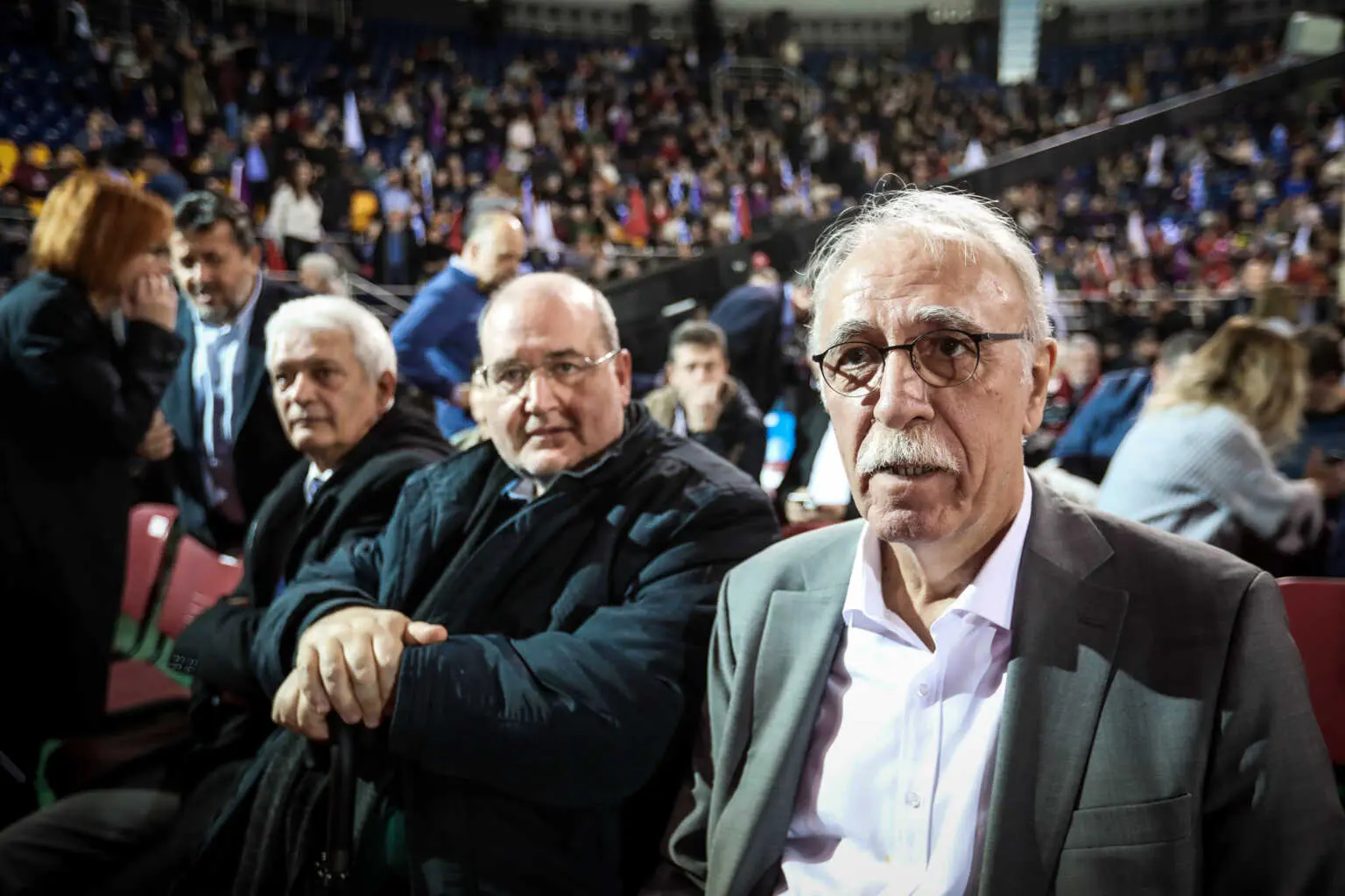 ΣΥΡΙΖΑ: Ο Δημήτρης Βίτσας αποχώρησε από την συνεδρίαση της Κεντρικής Επιτροπής – «Αίσχος» φώναζε ο Φίλης