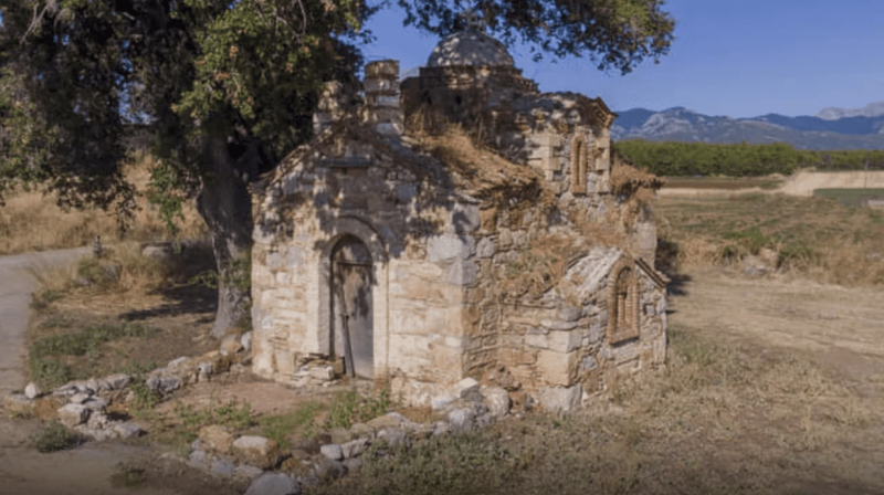 Διέρρηξαν ιστορικό εκκλησάκι και βανδάλισαν μαυσωλείο στην Εύβοια