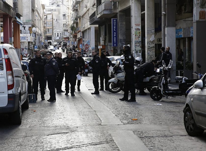 Άγρια συμπλοκή τοξικομανών με μαχαίρια στο κέντρο της Αθήνας