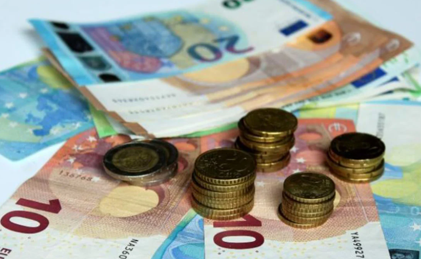 Youth Pass: Ποιοι νέοι θα πάρουν 300 ευρώ