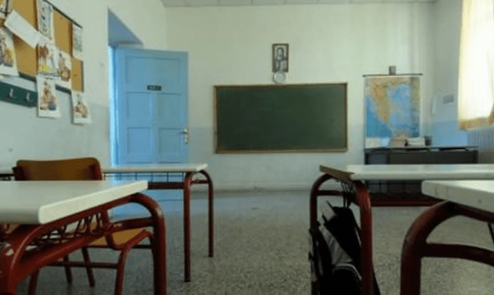 Χαμός σε σχολείο: Μαθητής πέταξε αναμμένο πυρσό σε τάξη